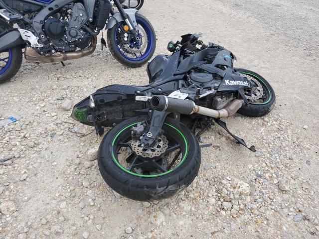 JKAEXEJ15KDA03121 - 2019 KAWASAKI EX650 J შავი ფოტო 4