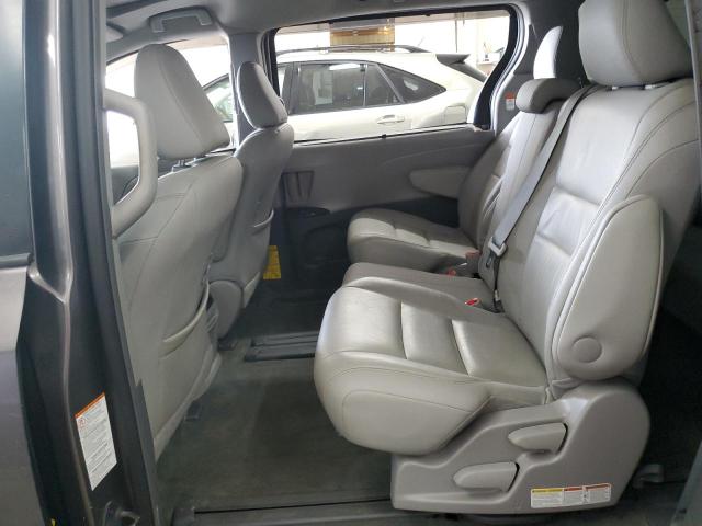 5TDYK3DC7FS562261 - 2015 TOYOTA SIENNA XLE SILVER photo 11