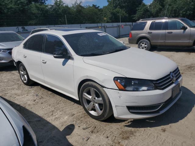 1VWBP7A31DC143255 - 2013 VOLKSWAGEN PASSAT SE WHITE photo 4