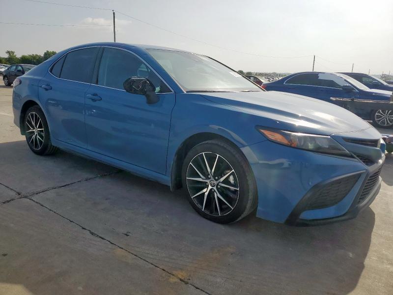 4T1G11AK6RU198392 - 2024 TOYOTA CAMRY SE NIGHT SHADE BLUE photo 4