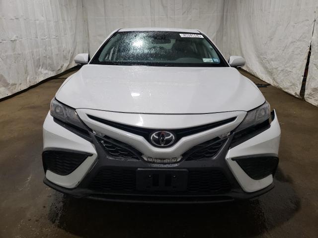 4T1G11AK3PU162270 - 2023 TOYOTA CAMRY SE NIGHT SHADE SILVER photo 5