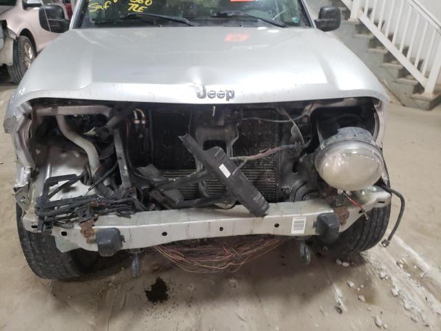 1J4GL38K05W723651 - 2005 JEEP LIBERTY RE SILVER photo 9