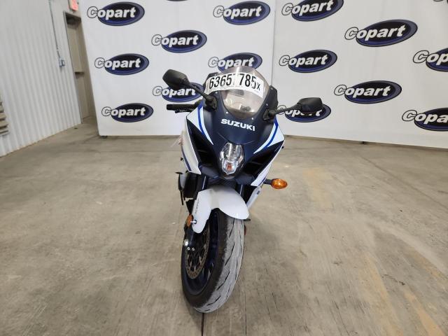 JS1DM11B9P7100220 - 2023 SUZUKI GSX-R1000 WHITE photo 2