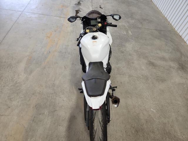 JS1DM11B9P7100220 - 2023 SUZUKI GSX-R1000 WHITE photo 6