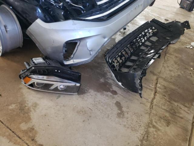 1V2JE2CA8NC231089 - 2022 VOLKSWAGEN ATLAS CROS SE Серебристый фото 13