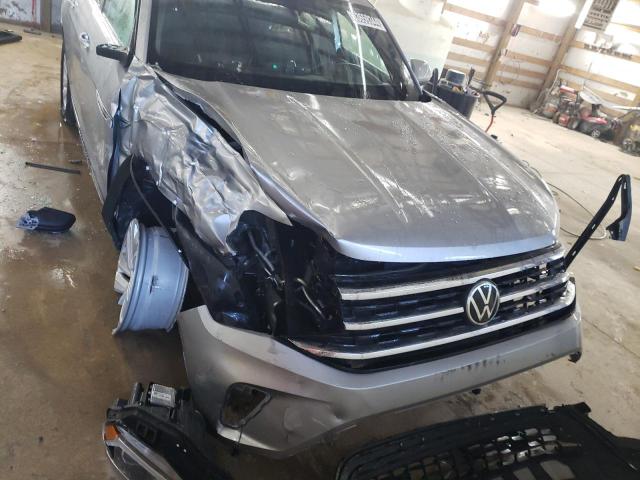 1V2JE2CA8NC231089 - 2022 VOLKSWAGEN ATLAS CROS SE Серебристый фото 5