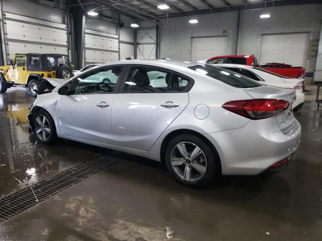 3KPFL4A70JE206934 - 2018 KIA FORTE LX SILVER photo 2