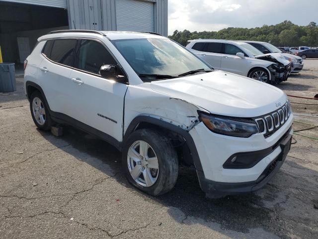 3C4NJDBB5NT114885 - 2022 JEEP COMPASS LATITUDE WHITE photo 4