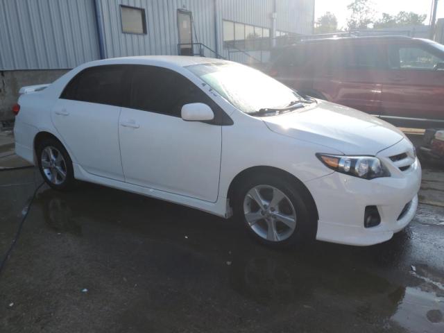 5YFBU4EE8DP166027 - 2013 TOYOTA COROLLA BASE أبيض صورة 4