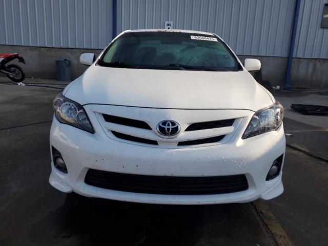 5YFBU4EE8DP166027 - 2013 TOYOTA COROLLA BASE أبيض صورة 5