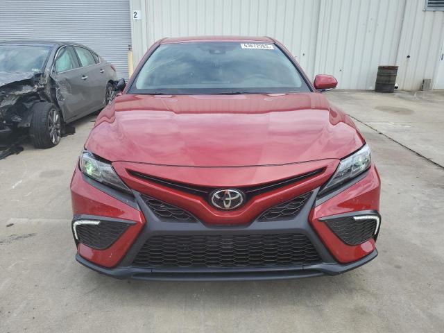 4T1G11AK9PU089096 - 2023 TOYOTA CAMRY SE NIGHT SHADE RED photo 5