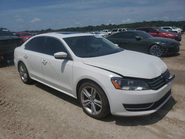 1VWBV7A33FC011199 - 2015 VOLKSWAGEN PASSAT SE თეთრი ფოტო 4