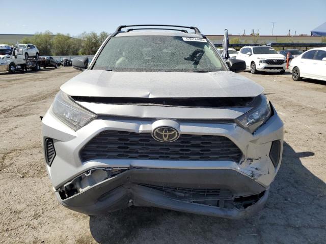 2T3H1RFV3KW032026 - 2019 TOYOTA RAV4 LE Gümüş foto 5