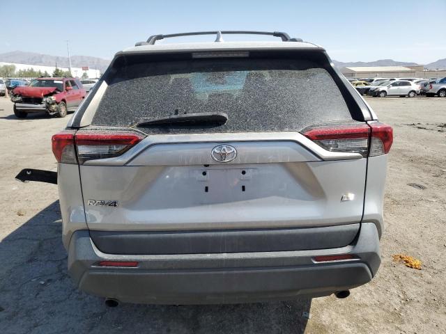 2T3H1RFV3KW032026 - 2019 TOYOTA RAV4 LE Gümüş foto 6