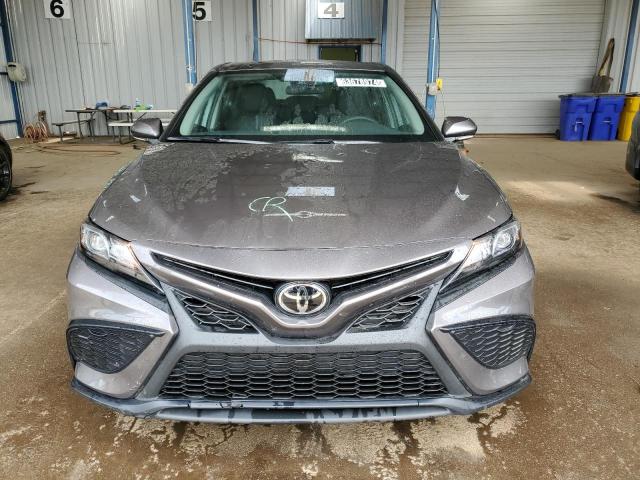 4T1G11BK9RU117822 - 2024 TOYOTA CAMRY SE NIGHT SHADE SILVER photo 5