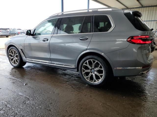 5UX23EM04P9N55609 - 2023 BMW X7 XDRIVE40I GRAY photo 2