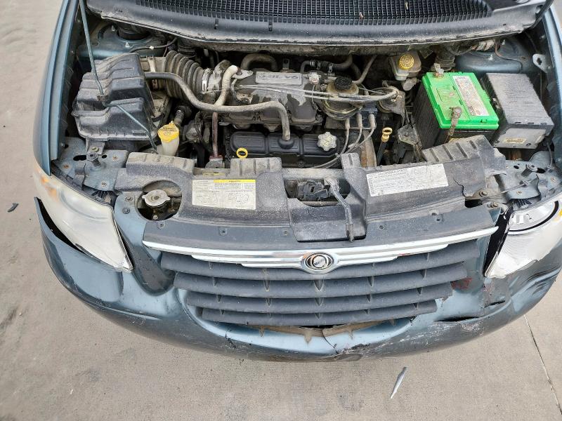 2C4GP54LX5R392977 - 2005 CHRYSLER TOWN & COU TOURING GREEN photo 12