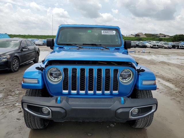 1C4JJXP68NW198044 - 2022 JEEP WRANGLER U SAHARA 4XE BLUE photo 5