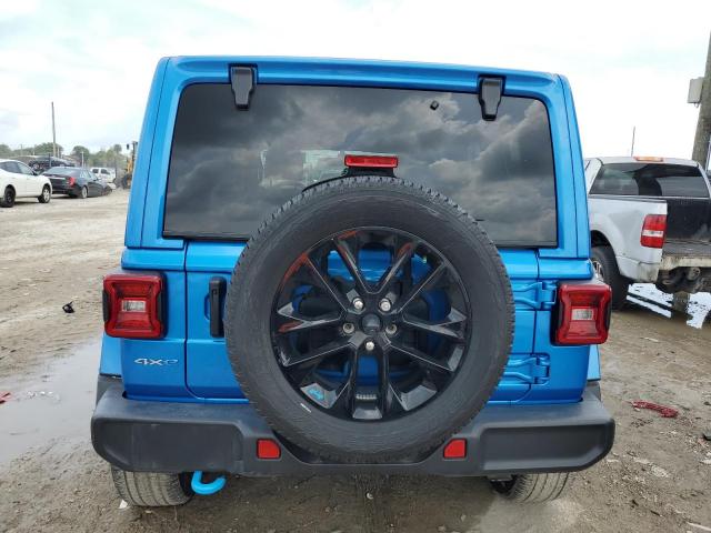 1C4JJXP68NW198044 - 2022 JEEP WRANGLER U SAHARA 4XE BLUE photo 6