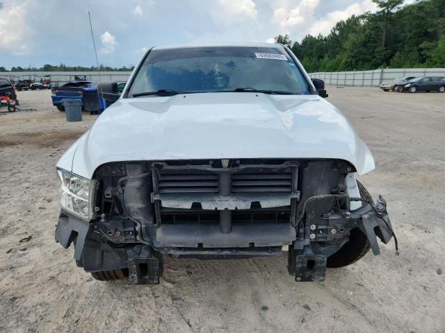 3C6JR6DG9JG186064 - 2018 RAM 1500 ST Белый фото 5