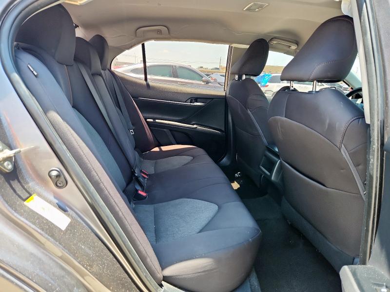 4T1B11HK6JU591524 - 2018 TOYOTA CAMRY L 灰色 照片 10