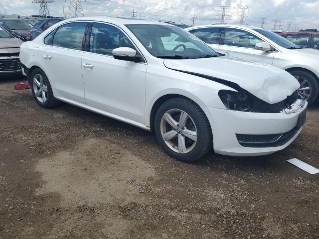 1VWBP7A35DC020655 - 2013 VOLKSWAGEN PASSAT SE WHITE photo 4