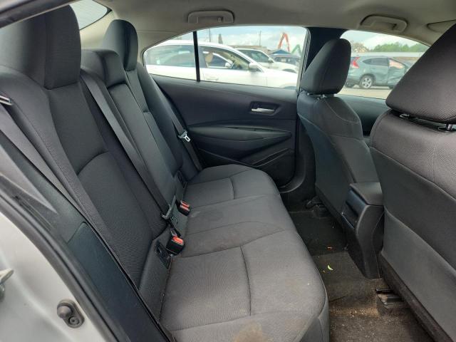 5YFEPMAE4MP257158 - 2021 TOYOTA COROLLA LE SILVER photo 10