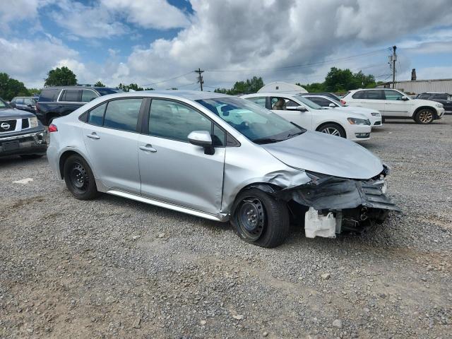5YFEPMAE4MP257158 - 2021 TOYOTA COROLLA LE SILVER photo 4