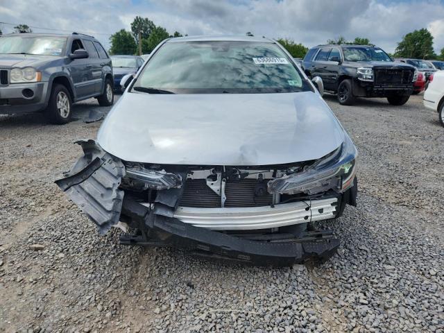 5YFEPMAE4MP257158 - 2021 TOYOTA COROLLA LE SILVER photo 5