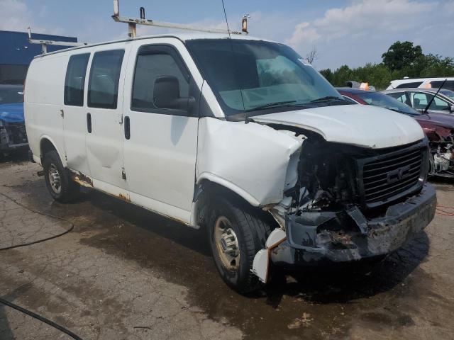 1GTGG25C881161985 - 2008 GMC SAVANA G2500 WHITE photo 4