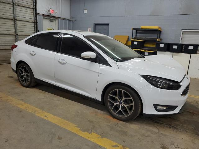 1FADP3H26HL251822 - 2017 FORD FOCUS SEL WHITE photo 4