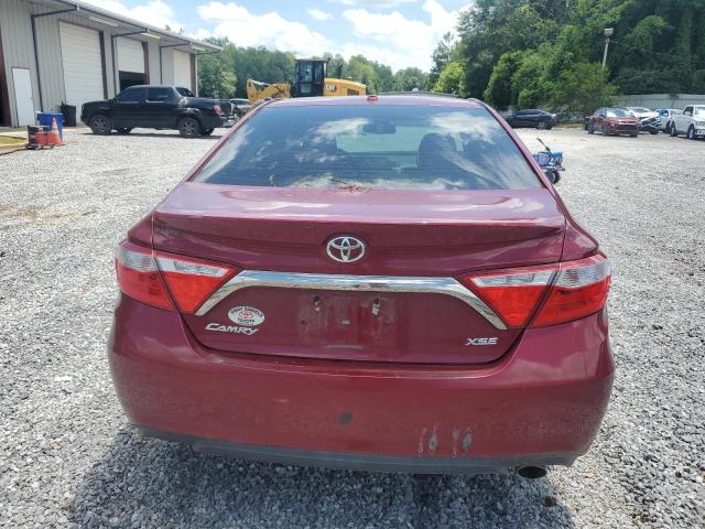 4T1BF1FK5HU735935 - 2017 TOYOTA CAMRY LE RED photo 6