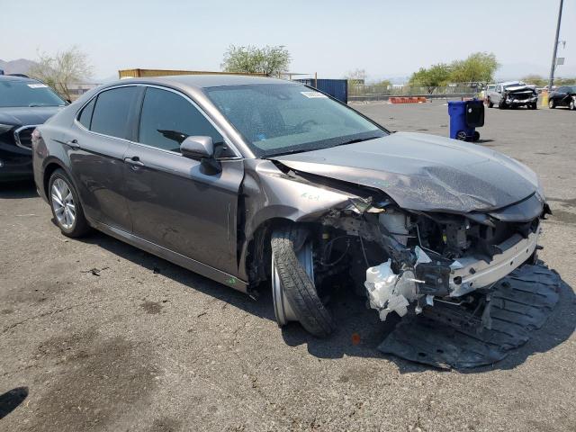 4T1C11AK3NU646080 - 2022 TOYOTA CAMRY LE 灰色 照片 4