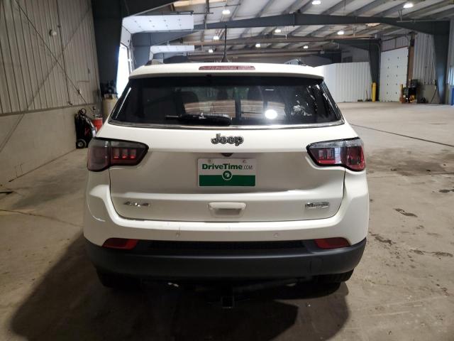 3C4NJDBB9JT492251 - 2018 JEEP COMPASS LATITUDE Beyaz fotoğraf 6