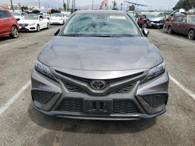 4T1T11AK6PU760321 - 2023 TOYOTA CAMRY SE NIGHT SHADE GRAY photo 5