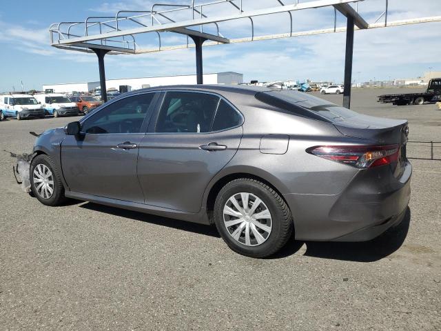 4T1C31AK3MU553696 - 2021 TOYOTA CAMRY LE GRAY photo 2