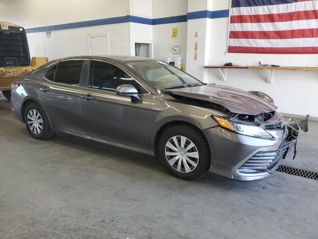 4T1C31AK3MU553696 - 2021 TOYOTA CAMRY LE GRAY photo 4