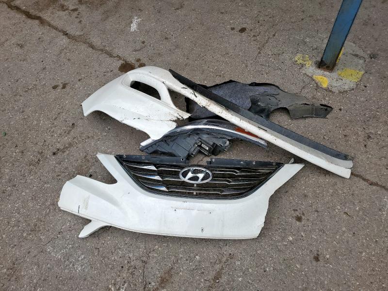 5NPEC4AB2CH384651 - 2012 HYUNDAI SONATA SE WHITE photo 12