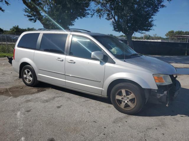 2D4RN5D17AR139576 - 2010 DODGE GRAND CARA SXT SILVER photo 4