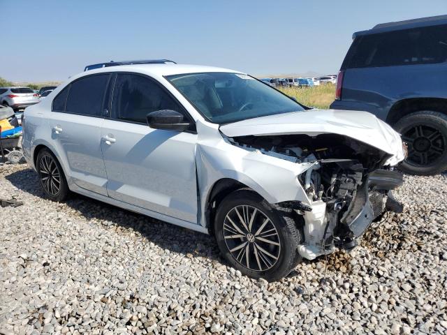 3VWDB7AJXJM226084 - 2018 VOLKSWAGEN JETTA SE WHITE photo 4