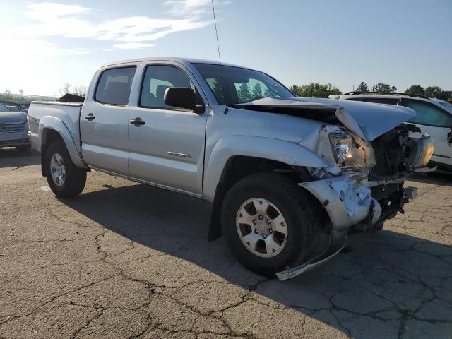 3TMJU4GN6BM115123 - 2011 TOYOTA TACOMA DOUBLE CAB PRERUNNER SILVER photo 4