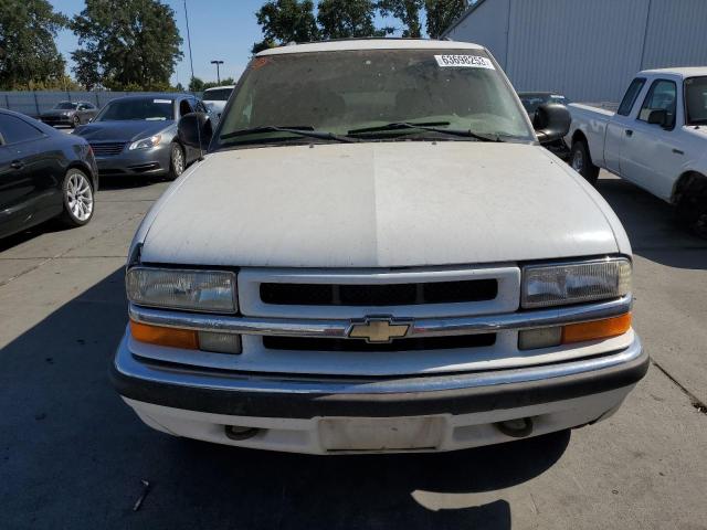 1GNDT13W6W2129640 - 1998 CHEVROLET BLAZER WHITE photo 5