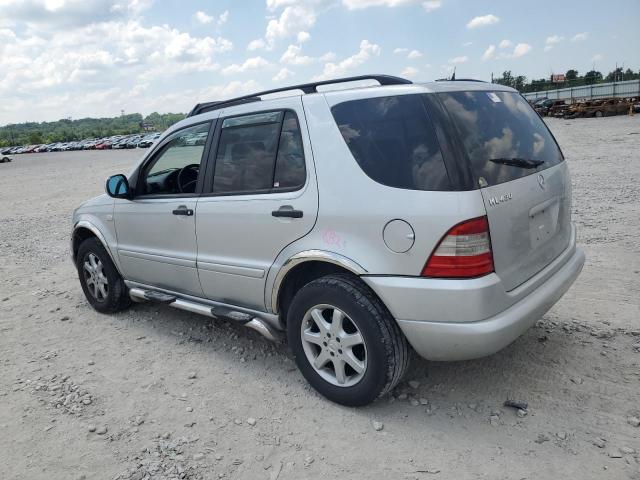4JGAB72E5XA098183 - 1999 MERCEDES-BENZ ML 430 银色 照片 2