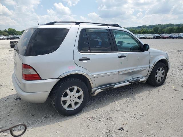 4JGAB72E5XA098183 - 1999 MERCEDES-BENZ ML 430 银色 照片 3