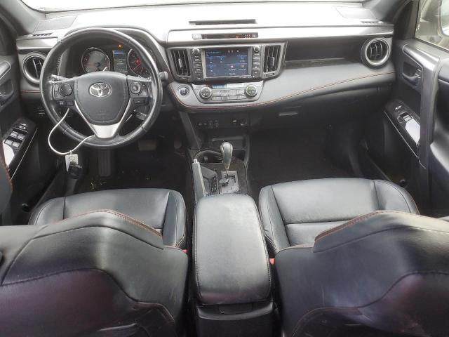 JTMJFREV9HJ166664 - 2017 TOYOTA RAV4 SE WHITE photo 8