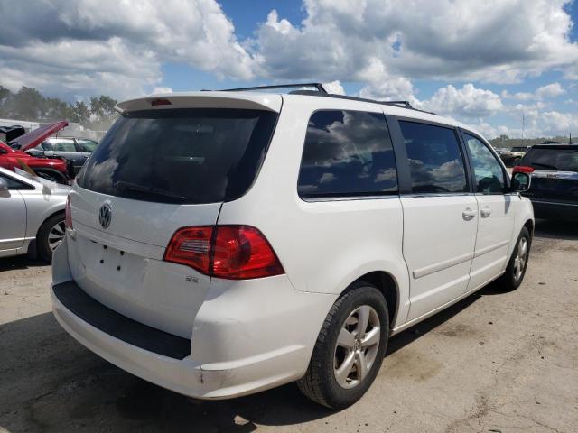 2V4RW3DG3BR691585 - 2011 VOLKSWAGEN ROUTAN SE WHITE photo 3