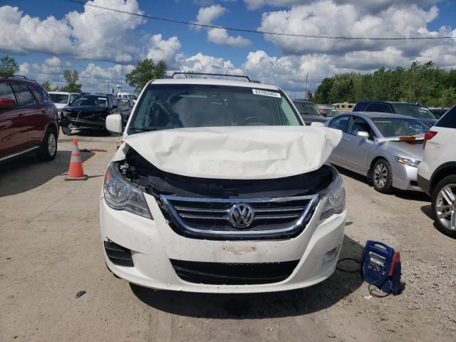 2V4RW3DG3BR691585 - 2011 VOLKSWAGEN ROUTAN SE WHITE photo 5