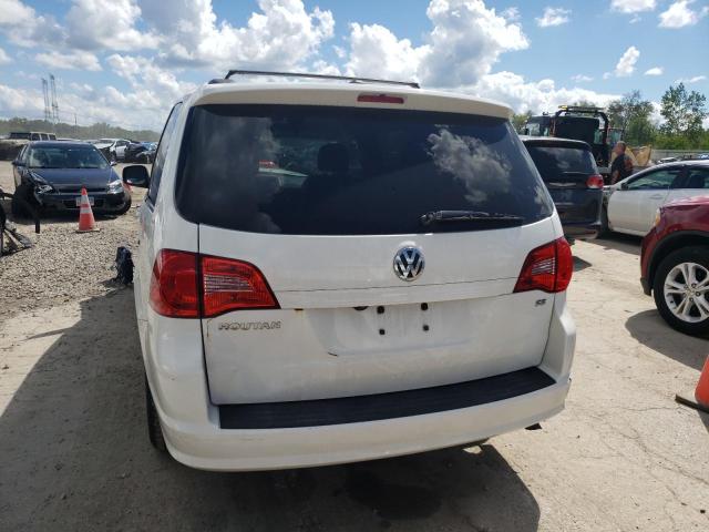 2V4RW3DG3BR691585 - 2011 VOLKSWAGEN ROUTAN SE WHITE photo 6