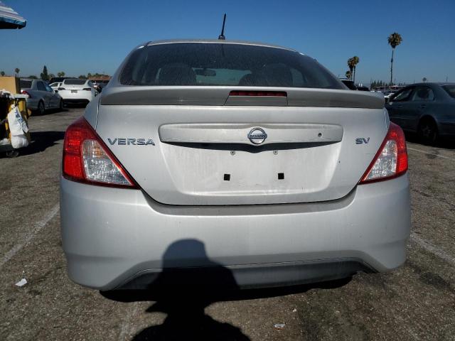 3N1CN7AP4KL873441 - 2019 NISSAN VERSA S SILVER photo 6
