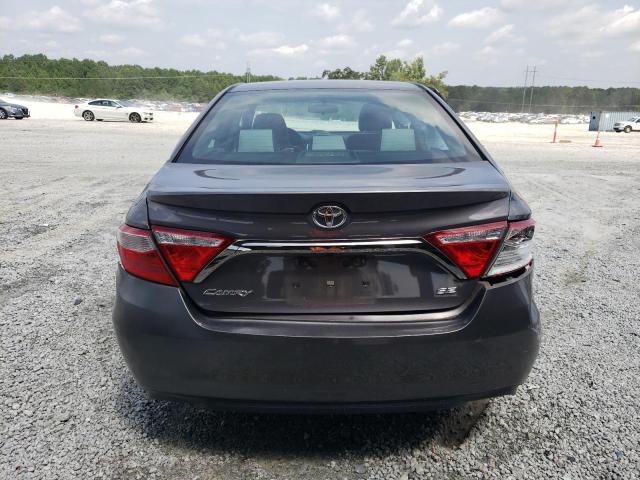 4T1BF1FK5GU190303 - 2016 TOYOTA CAMRY SE LE 灰色 照片 6